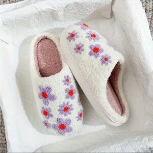 Cozy Floral Embroidered‎ Warm Slippers